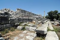 Le site de Didymes en Anatolie. Façade sud-est du temple. Cliquer pour agrandir l'image dans Adobe Stock (nouvel onglet).
