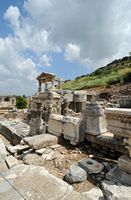 Le quartier résidentiel d'Éphèse en Anatolie. Le nymphée de Trajan. Cliquer pour agrandir l'image dans Adobe Stock (nouvel onglet).
