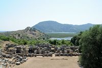 Le site archéologique de Kaunos en Anatolie. La scène du théâtre. Cliquer pour agrandir l'image dans Adobe Stock (nouvel onglet).