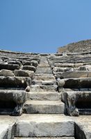 Le site archéologique de Milet en Anatolie. L'escalier central du théâtre antique. Cliquer pour agrandir l'image dans Adobe Stock (nouvel onglet).