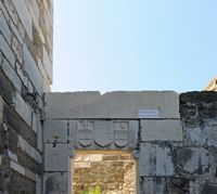 Le château Saint-Pierre à Bodrum en Anatolie. Des écussons après la tour du Passage. Cliquer pour agrandir l'image dans Adobe Stock (nouvel onglet).