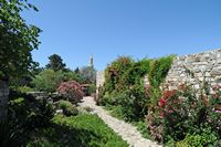 Le château Saint-Pierre à Bodrum en Anatolie. Les jardins de la cour inférieure. Cliquer pour agrandir l'image dans Adobe Stock (nouvel onglet).