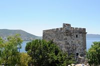 Le château Saint-Pierre à Bodrum en Anatolie. La tour anglaise vue depuis la tour italienne. Cliquer pour agrandir l'image dans Adobe Stock (nouvel onglet).