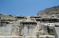 La ville de Didim en Anatolie. Escalier central du théâtre antique de Milet. Cliquer pour agrandir l'image dans Adobe Stock (nouvel onglet).