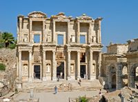 L'Anatolie en mer Égée. La bibliothèque de Celsus à Éphèse (auteur Carlos Delgado). Cliquer pour agrandir l'image.