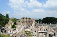 Le quartier du théâtre d'Éphèse en Anatolie. La bibliothèque de Celsus. Cliquer pour agrandir l'image.