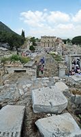 Le quartier du théâtre d'Éphèse en Anatolie. La bibliothèque de Celsus. Cliquer pour agrandir l'image.