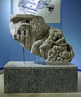 Le site archéologique de Milet en Anatolie. Bas-relief d'Apollon Delphinios au musée de Milet. Cliquer pour agrandir l'image.