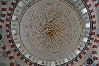 La presqu'île de Bodrum en Anatolie. Lustre de la mosquée de Turgut Reis. Cliquer pour agrandir l'image.