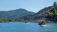La ville de Dalyan en Anatolie. Excursion en bateau sur la rivière (auteur Tanya Dedyukhina). Cliquer pour agrandir l'image.