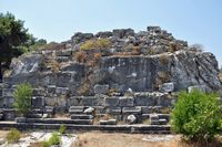 La ville de Selçuk en Anatolie. Le mausolée de Belevi. Cliquer pour agrandir l'image.