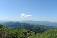 La Chaîne des Puys en Auvergne. le sud de la chaîne des Puys vue depuis le sommet du puy de Dôme. Cliquer pour agrandir l'image.