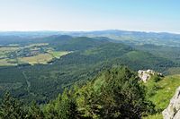 La Chaîne des Puys en Auvergne. Le sud de la chaîne vu depuis le sommet du Puy de Dôme. Cliquer pour agrandir l'image.