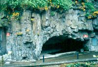 Géologie de Chamalières-Royat. Grotte des laveuses à Royat. Cliquer pour agrandir l'image.