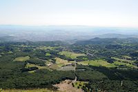Le Petit Puy de Dôme en Auvergne. La vallée de Royat vue depuis le Puy de Dôme. Cliquer pour agrandir l'image.