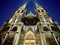 Puy de la Nugère. Lave, cathédrale de Clermont-Ferrand. Cliquer pour agrandir l'image.
