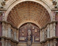 De kathedraal van Palma de Mallorca - Hoofdvoorgevel van de Kathedraal. Klikken om het beeld te vergroten in Adobe Stock (nieuwe tab).