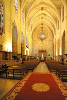 Het Franciscaner klooster van Palma de Mallorca - Kerk van de Basiliek van Sint-Franciscus. Klikken om het beeld te vergroten in Adobe Stock (nieuwe tab).
