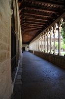 Het Franciscaner klooster van Palma de Mallorca - Oostelijke galerij van het klooster. Klikken om het beeld te vergroten in Adobe Stock (nieuwe tab).