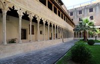Le couvent franciscain de Palma de Majorque. Galerie sud du cloître. Cliquer pour agrandir l'image dans Adobe Stock (nouvel onglet).