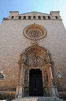 O mosteiro franciscano de Palma de Maiorca - A fachada da igreja. Clicar para ampliar a imagem em Adobe Stock (novo guia).