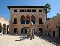 Der Palast March in Palma - Die Fassade des Palastes. Klicken, um das Bild in Adobe Stock zu vergrößern (neue Nagelritze).