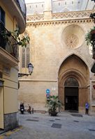 Het zuidwesten van de oude stad van Palma de Mallorca - Kerk van Sint-Eulalia. Klikken om het beeld te vergroten in Adobe Stock (nieuwe tab).