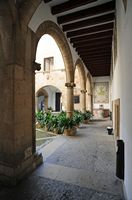 Het zuidwesten van de oude stad van Palma de Mallorca - Estudi general Lullià. Klikken om het beeld te vergroten in Adobe Stock (nieuwe tab).