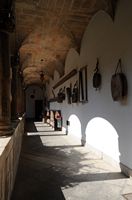 El Tesoro de la Catedral de Palma de Mallorca - Claustro de la Catedral. Haga clic para ampliar la imagen en Adobe Stock (nueva pestaña).