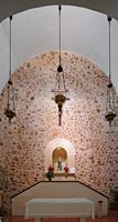Dorf Alqueria Blanca auf Mallorca - Die Kapelle der Wallfahrtskirche Unserer Lieben Frau vom Trost. Klicken, um das Bild in Adobe Stock zu vergrößern (neue Nagelritze).