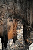Les Grottes d'Artà à Majorque. La salle des Drapeaux. Cliquer pour agrandir l'image dans Adobe Stock (nouvel onglet).