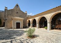 Het heiligdom van Cura de Randa in Majorca - De winkel van het heiligdom. Klikken om het beeld te vergroten in Adobe Stock (nieuwe tab).