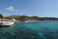 A aldeia de Sant Elm em Maiorca. Clicar para ampliar a imagem em Adobe Stock (novo guia).