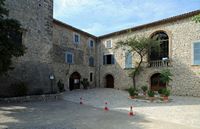 Das Gebiet von Son Marroig in Mallorca - Die Fassade Marroig. Klicken, um das Bild in Adobe Stock zu vergrößern (neue Nagelritze).