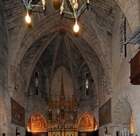 La localidad de Alcudia en Mallorca - El coro de la iglesia de Santiago. Haga clic para ampliar la imagen en Adobe Stock (nueva pestaña).
