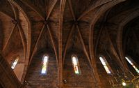 De stad Alcúdia in Majorca - Boog van de kerk van Sint-Jakobus. Klikken om het beeld te vergroten in Adobe Stock (nieuwe tab).