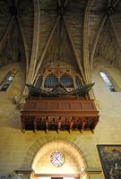 De stad Alcúdia in Majorca - Het orgel in de kerk van Sint-Jakobus. Klikken om het beeld te vergroten in Adobe Stock (nieuwe tab).