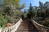 Raixa de finca in Mallorca - Een trap van de hoge tuinen. Klikken om het beeld te vergroten in Adobe Stock (nieuwe tab).