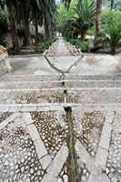 Die Gärten von Alfàbia in Mallorca - Treppen Gärten Alfàbia. Klicken, um das Bild in Adobe Stock zu vergrößern (neue Nagelritze).