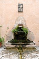 Os jardins de Alfàbia em Maiorca - Fonte aos jardins de Alfàbia. Clicar para ampliar a imagem em Adobe Stock (novo guia).