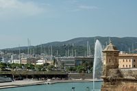 O castelo de Bellver em Maiorca - O castelo visto desde Palma. Clicar para ampliar a imagem em Adobe Stock (novo guia).
