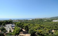 Schloss Bellver in Mallorca - Blick über die Bucht von Palma. Klicken, um das Bild in Adobe Stock zu vergrößern (neue Nagelritze).