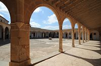 Het heiligdom van Monti-Sion in Porreres in Majorca - Het klooster. Klikken om het beeld te vergroten in Adobe Stock (nieuwe tab).