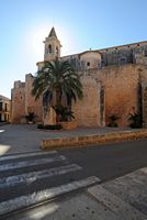 De stad Santanyí in Majorca - de kapel van de Rozenkrans. Klikken om het beeld te vergroten in Adobe Stock (nieuwe tab).