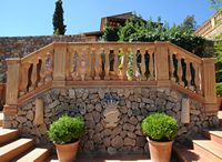 La ciudad de Valldemossa en Mallorca - Valldemossa Hotel. Haga clic para ampliar la imagen en Adobe Stock (nueva pestaña).