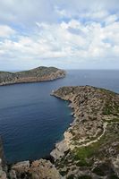 L'île de Cabrera à Majorque. La crique d'Es Port et le cap de Llebeig. Cliquer pour agrandir l'image.