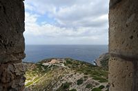 La isla de Cabrera en Mallorca - Vista de la costa desde el castillo. Haga clic para ampliar la imagen.