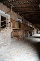 Le monastère de Lluc à Majorque. Les porches (els porxets) du monastère de Lluc. Cliquer pour agrandir l'image.