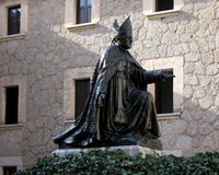 Le monastère de Lluc à Majorque. Statue de Pere Joan Campins. Cliquer pour agrandir l'image.