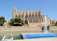 A catedral de Palma de Maiorca - A catedral vista desde o Parque do Mar. Clicar para ampliar a imagem.